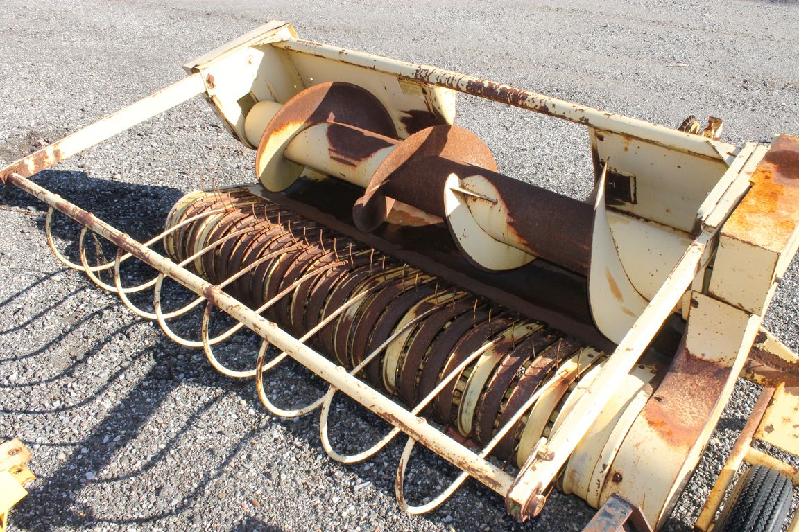 1987 New Holland 900W Header Forage