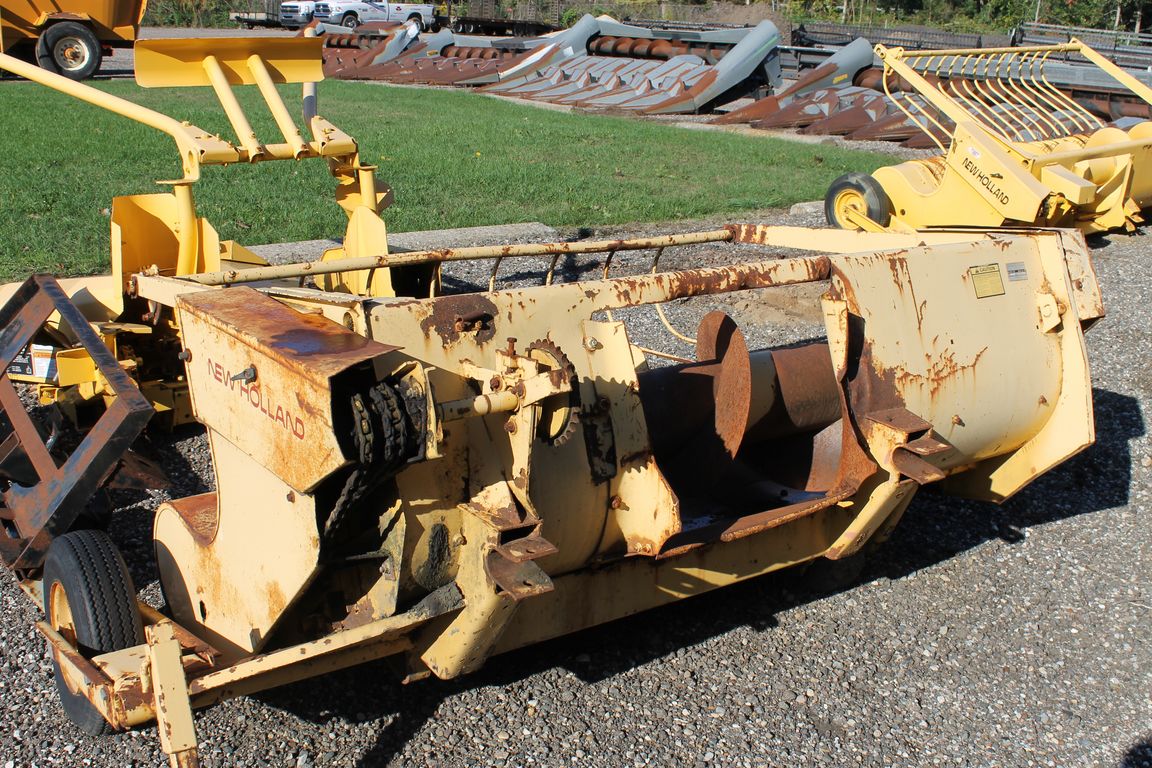 1987 New Holland 900W Header Forage