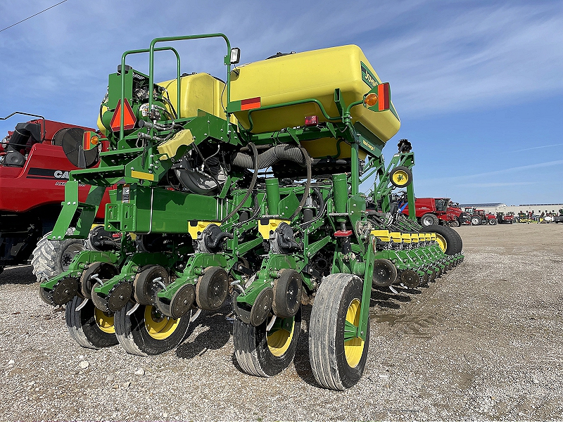 2015 John Deere 1775NT Planter