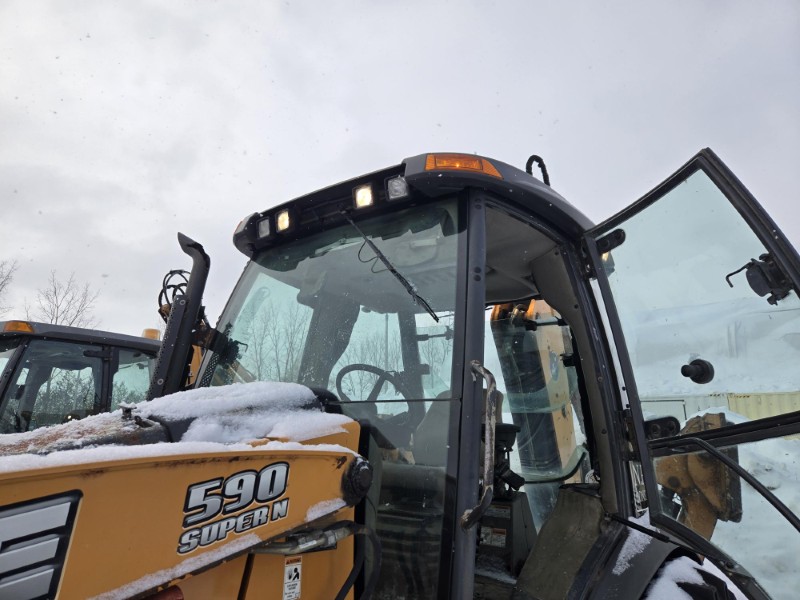 2015 Case 590SN Tractor Loader Backhoe