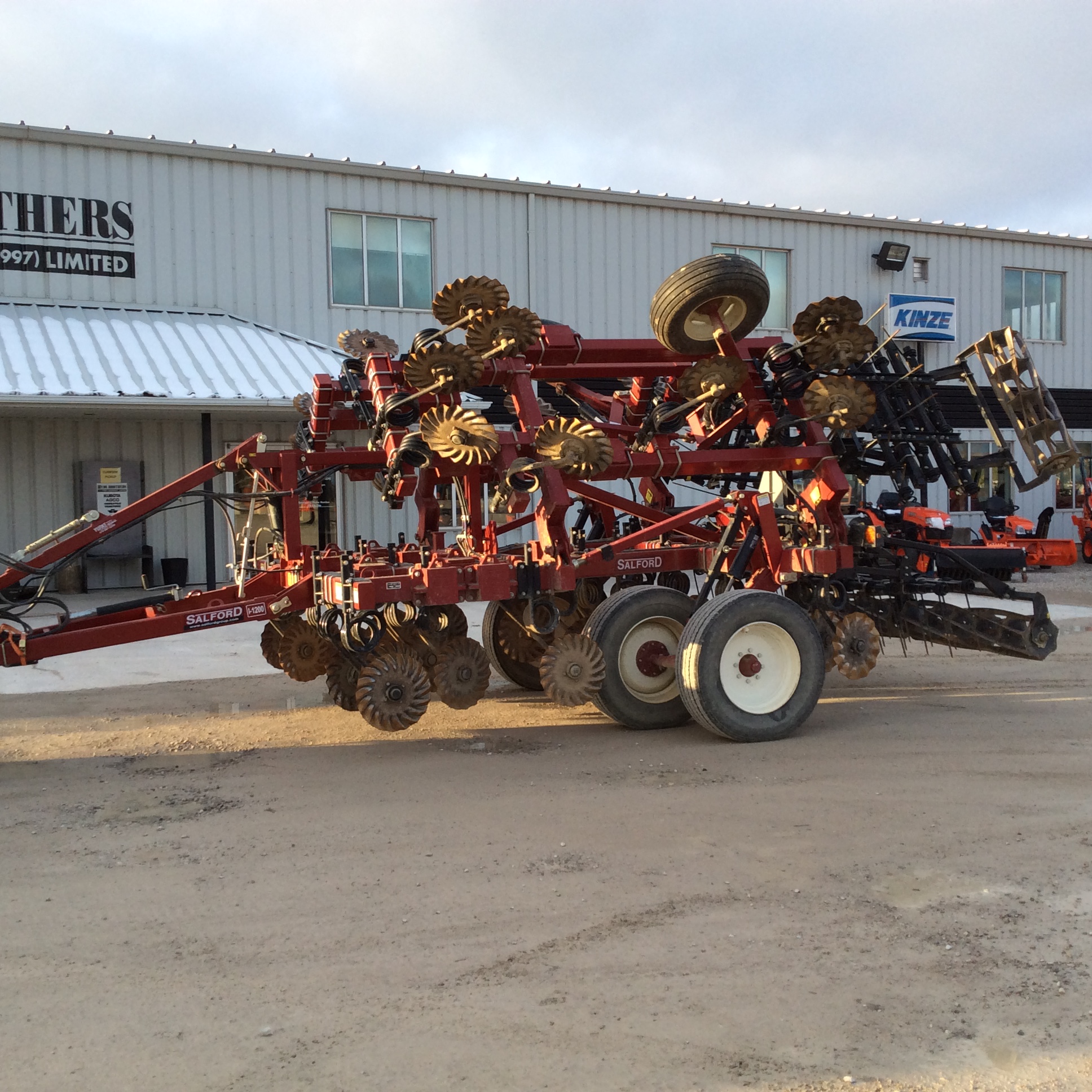 Salford I1200 Field Cultivator for sale in Hensall, ON IronSearch