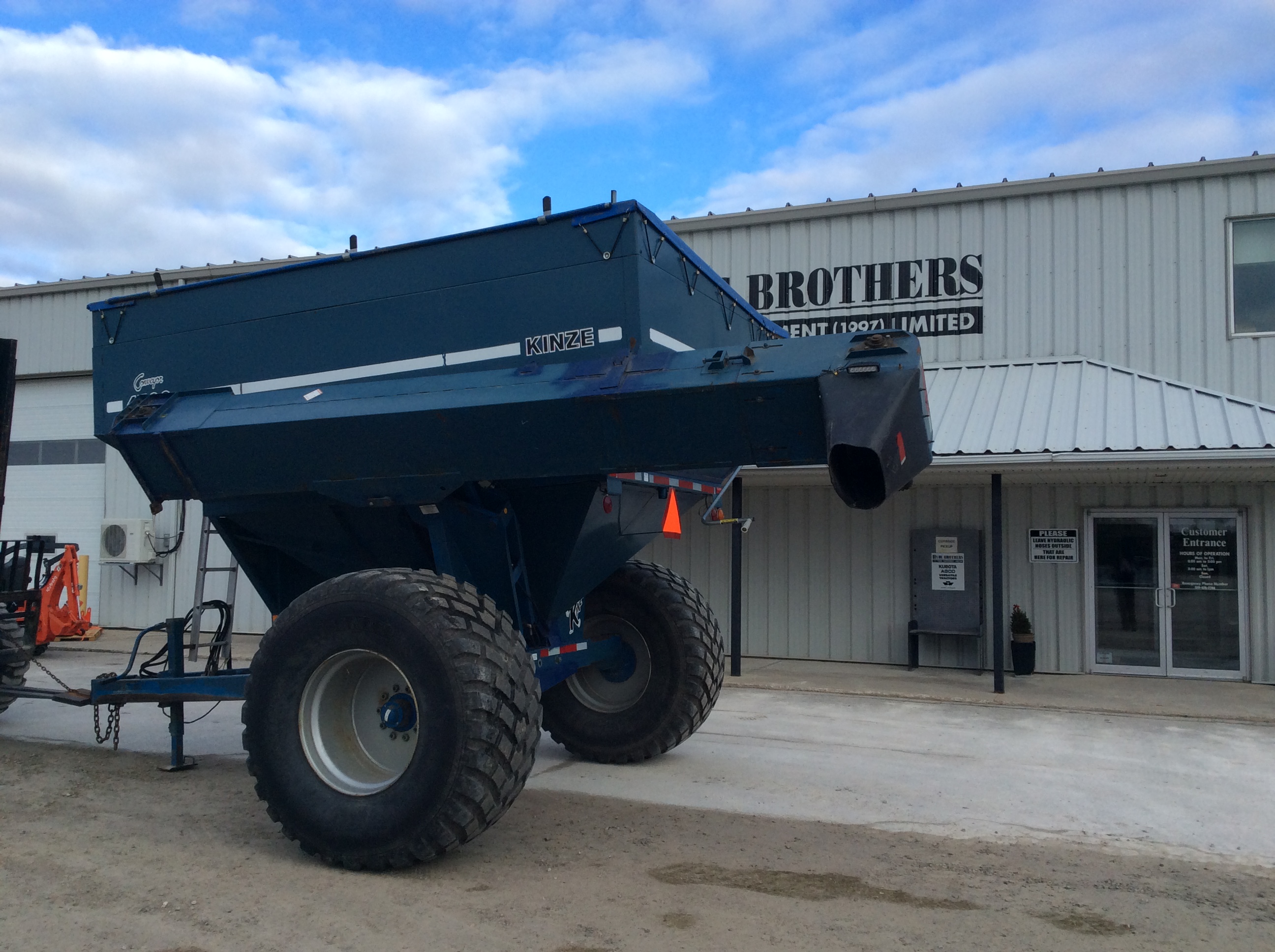 2000 Kinze 450C Grain Cart