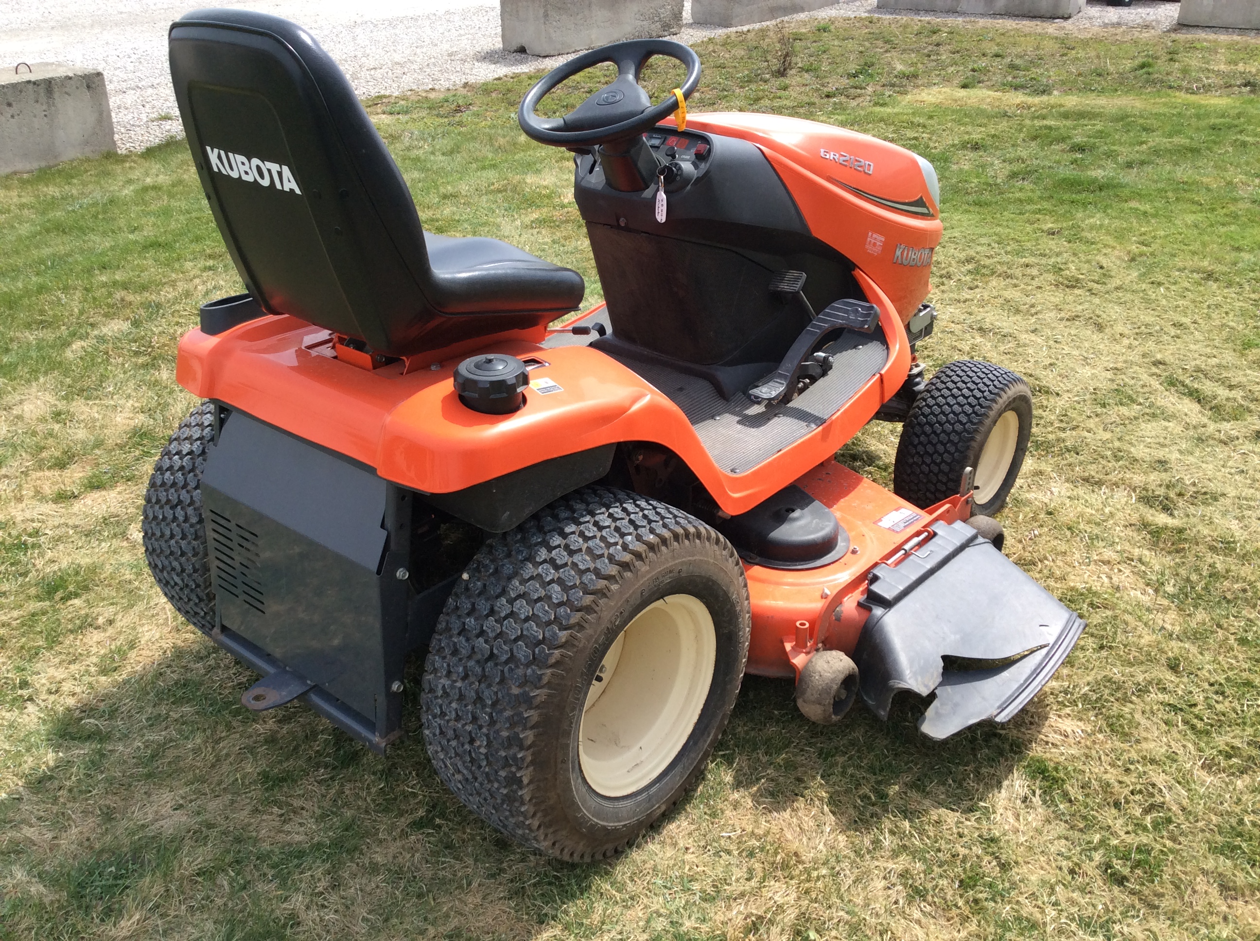 Kubota GR2120 Garden Tractor