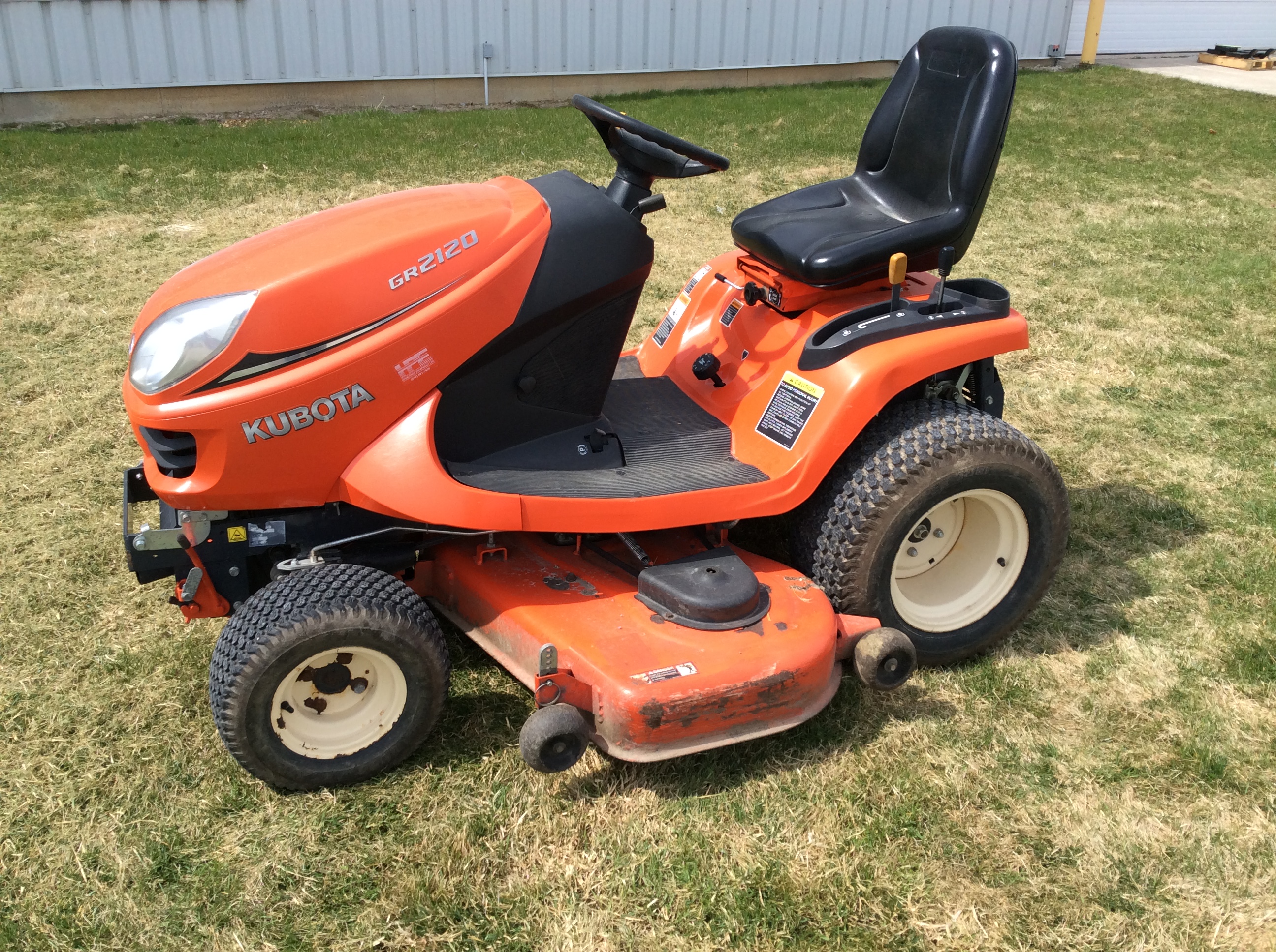 Kubota GR2120 Garden Tractor