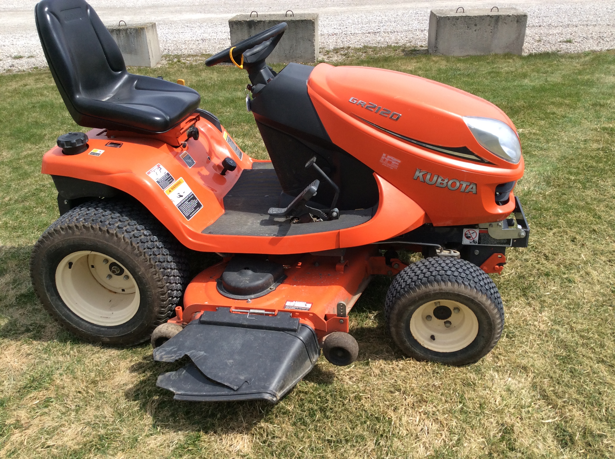 Kubota GR2120 Garden Tractor