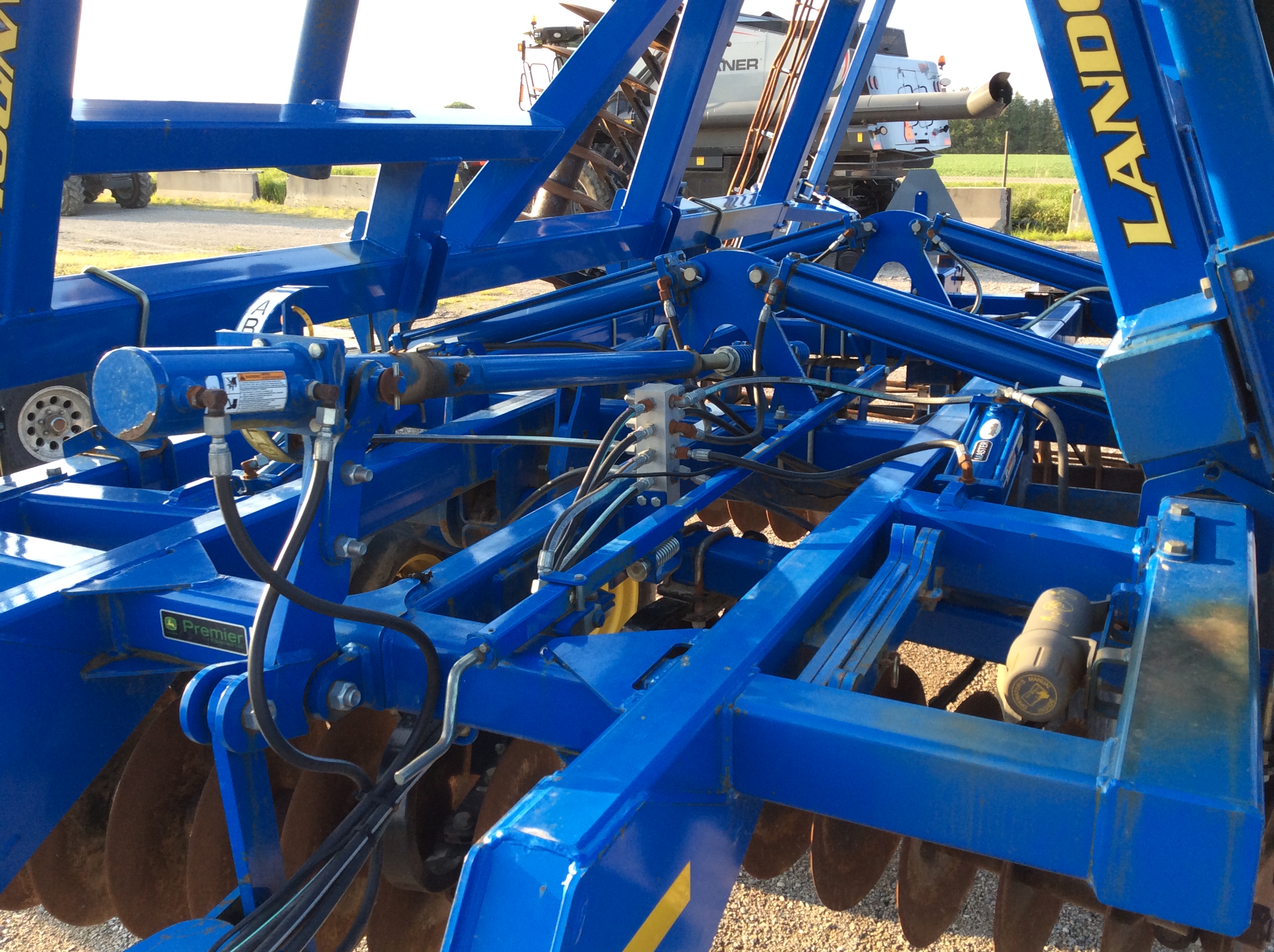 Landoll 7431 Vertical Tillage