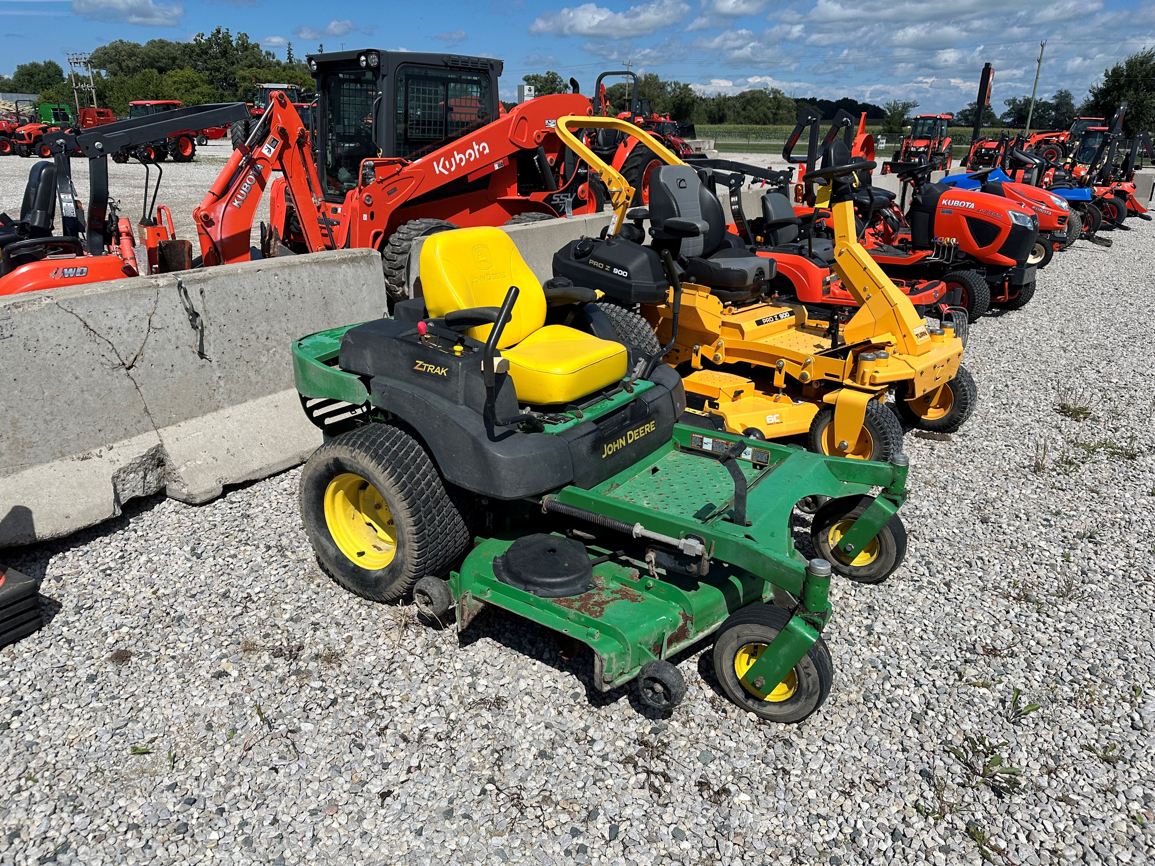 John Deere 757 Mower/Zero Turn