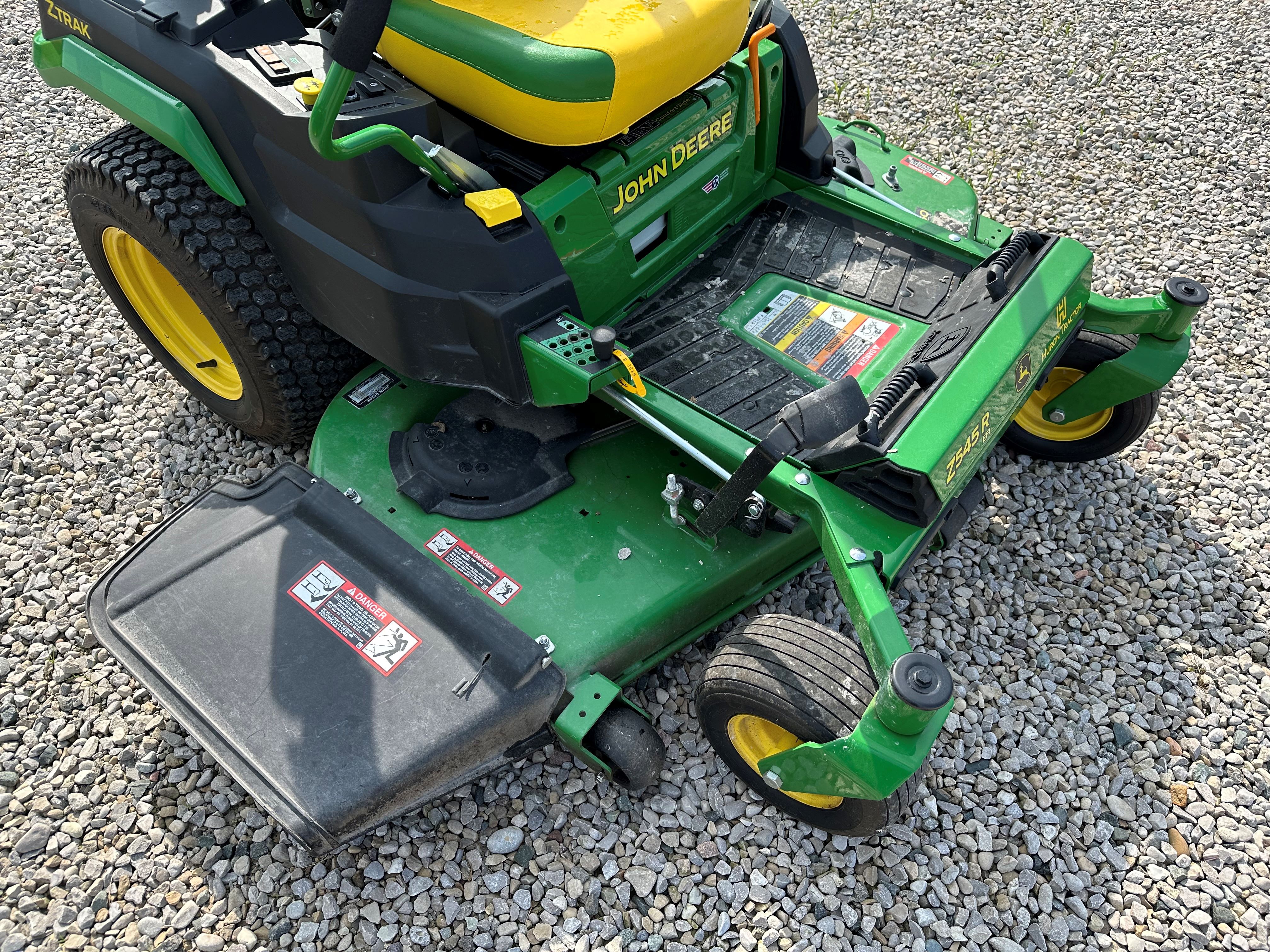 2023 John Deere Z545R Mower/Zero Turn