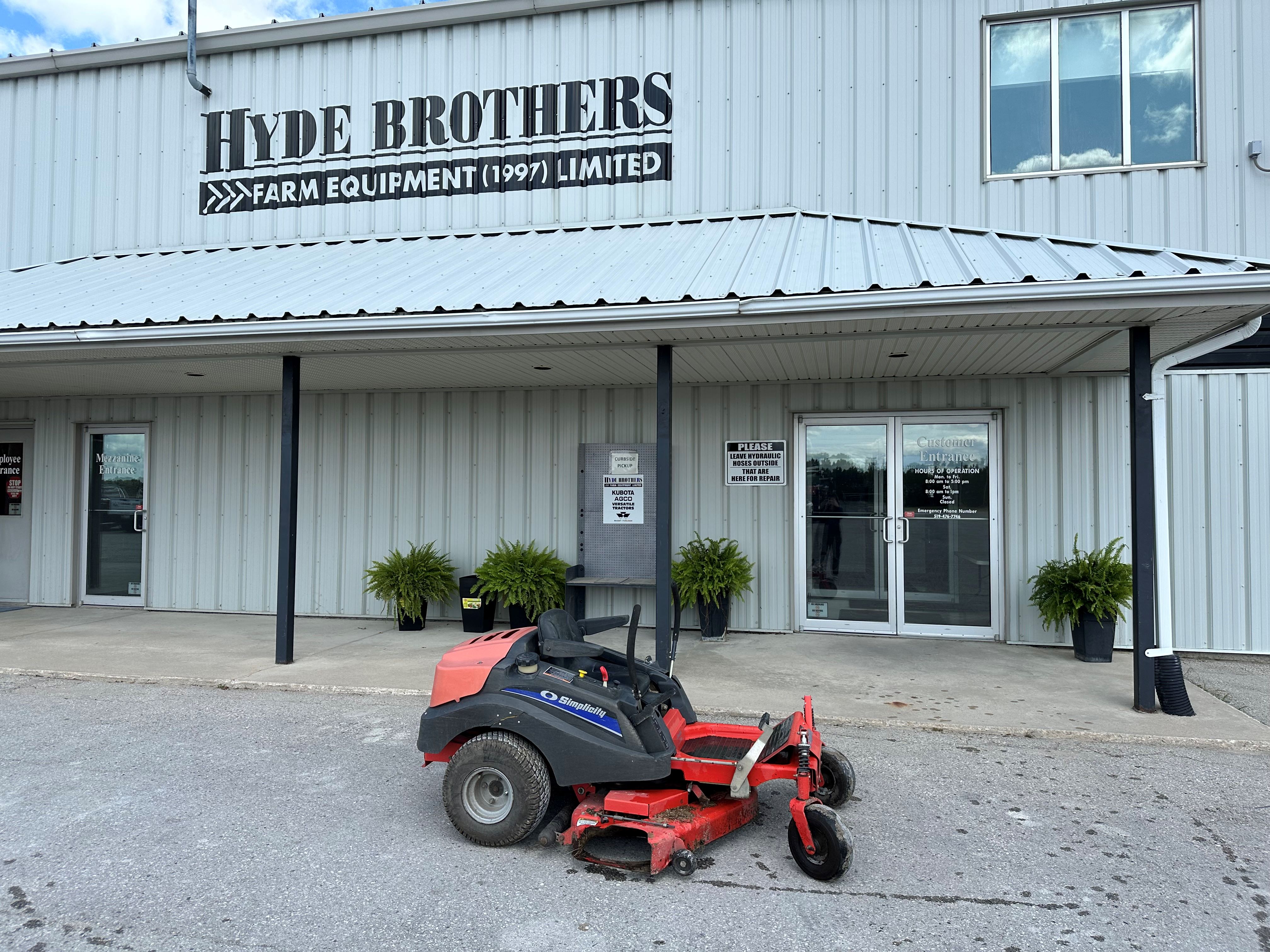 2006 Simplicity RZT22500 Mower/Zero Turn