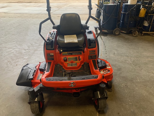 2011 Kubota ZD221 Mower/Zero Turn