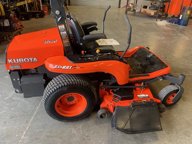 2011 Kubota ZD221 Mower/Zero Turn