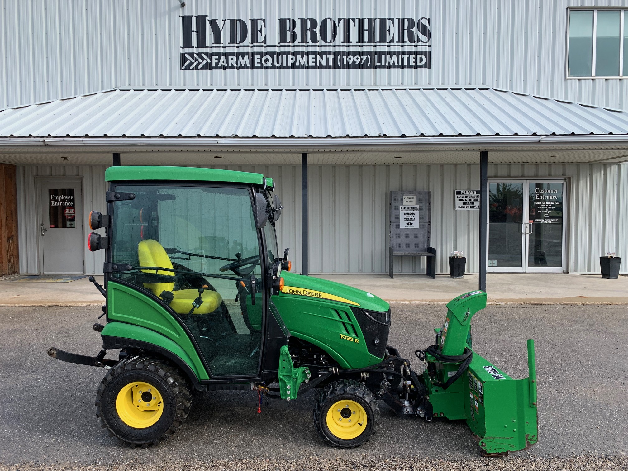 2019 John Deere 1025R Tractor