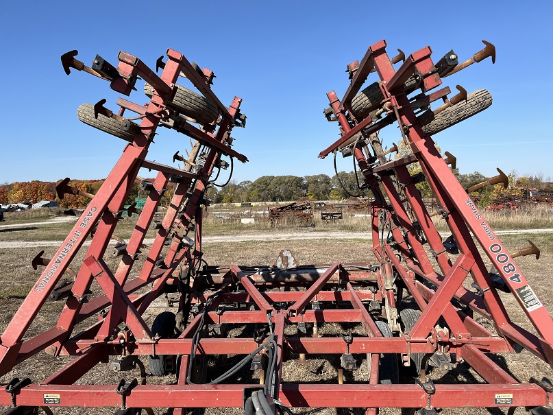 Case IH 4800 Field Cultivator