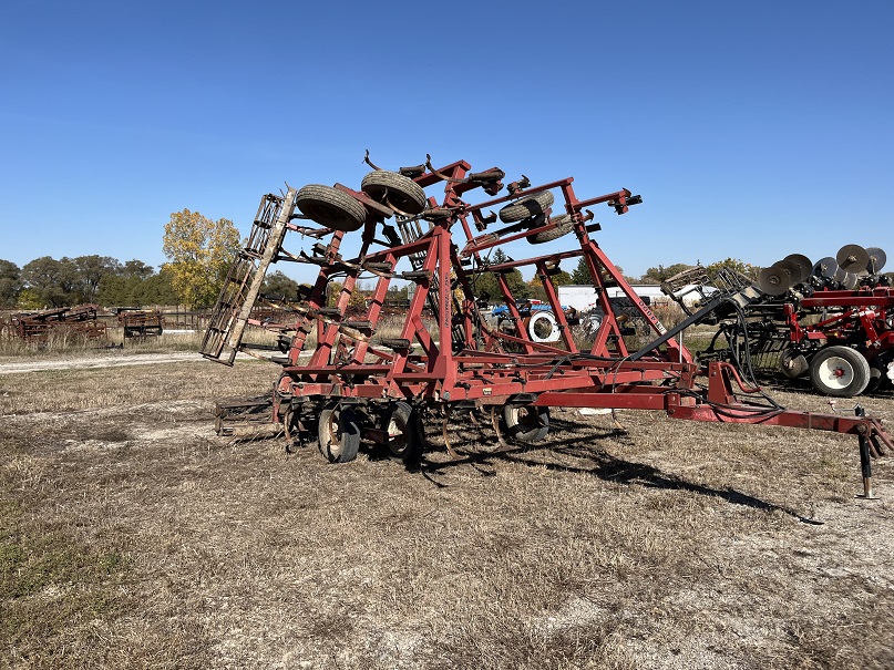 Case IH 4800 Field Cultivator