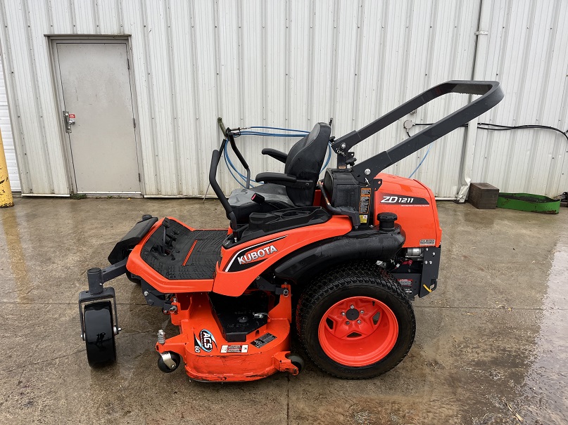 2019 Kubota ZD1211 Mower/Zero Turn