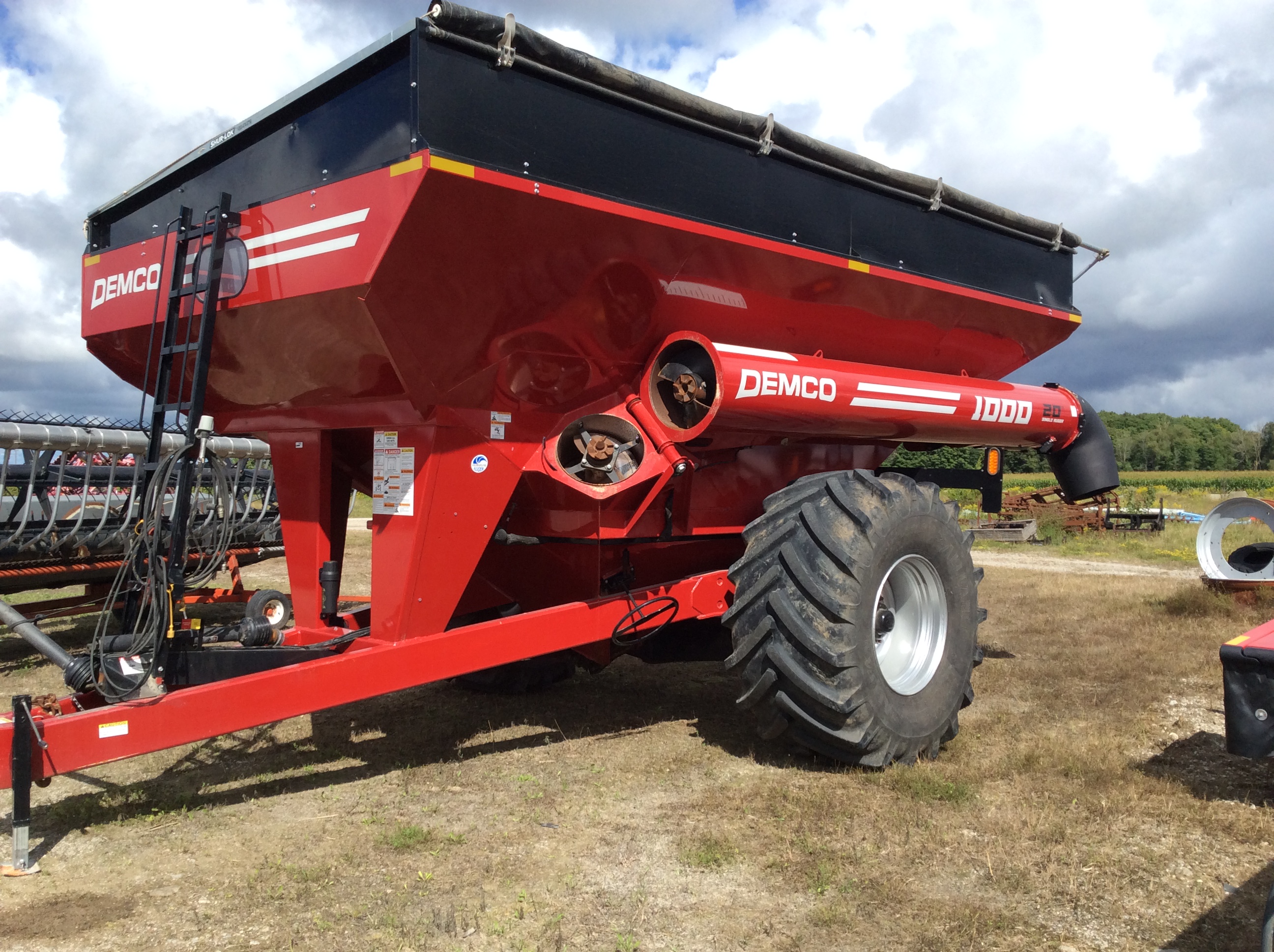 Demco 1050 Grain Cart