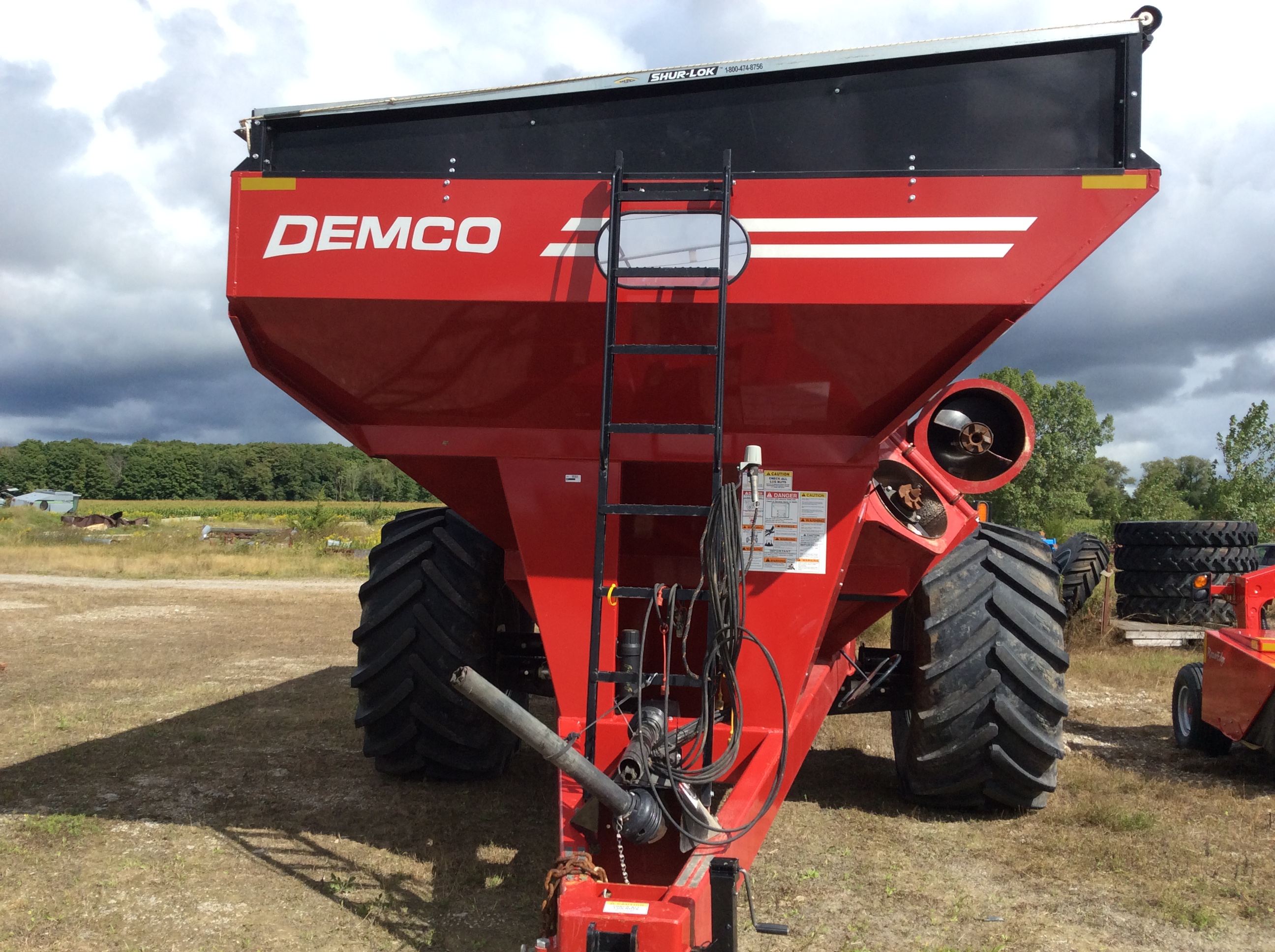 Demco 1050 Grain Cart