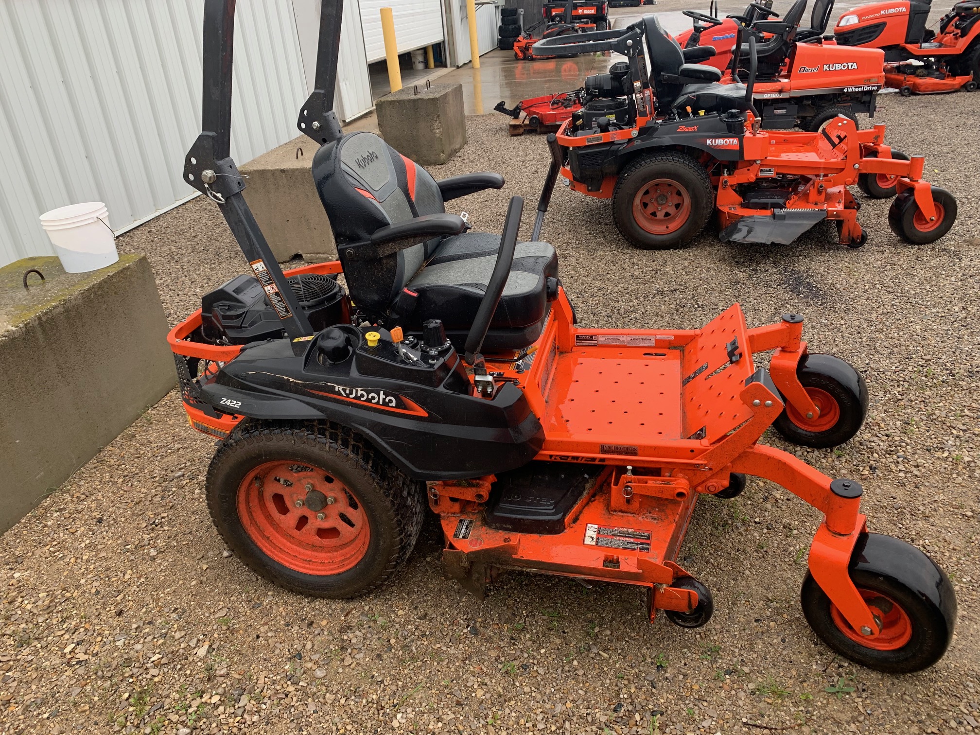 2021 Kubota Z422KW Mower/Zero Turn