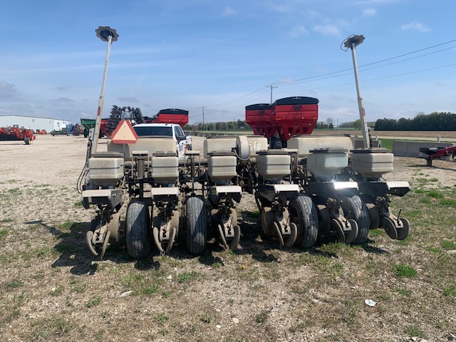 New Idea 9800 Planter