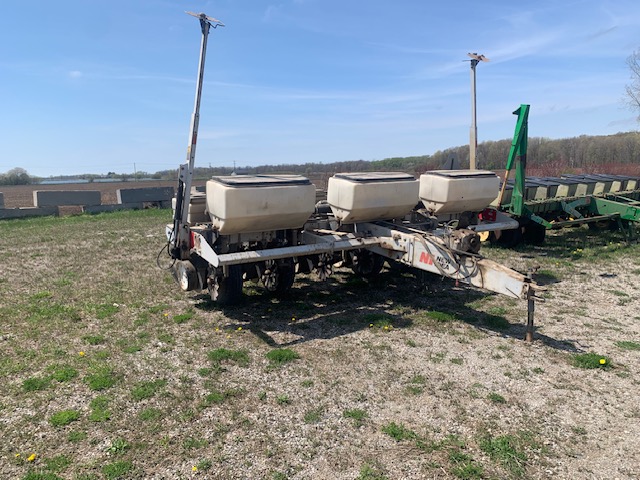 New Idea 9800 Planter