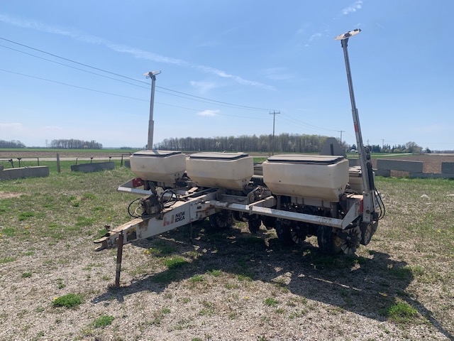 New Idea 9800 Planter