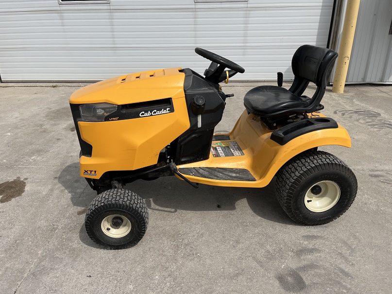 2018 Cub Cadet XT1 Lawn Tractor