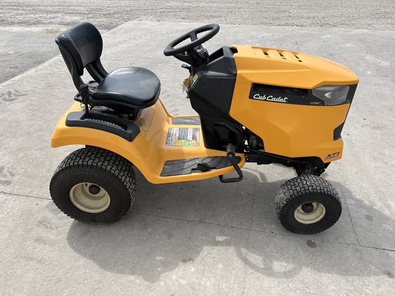 2018 Cub Cadet XT1 Lawn Tractor
