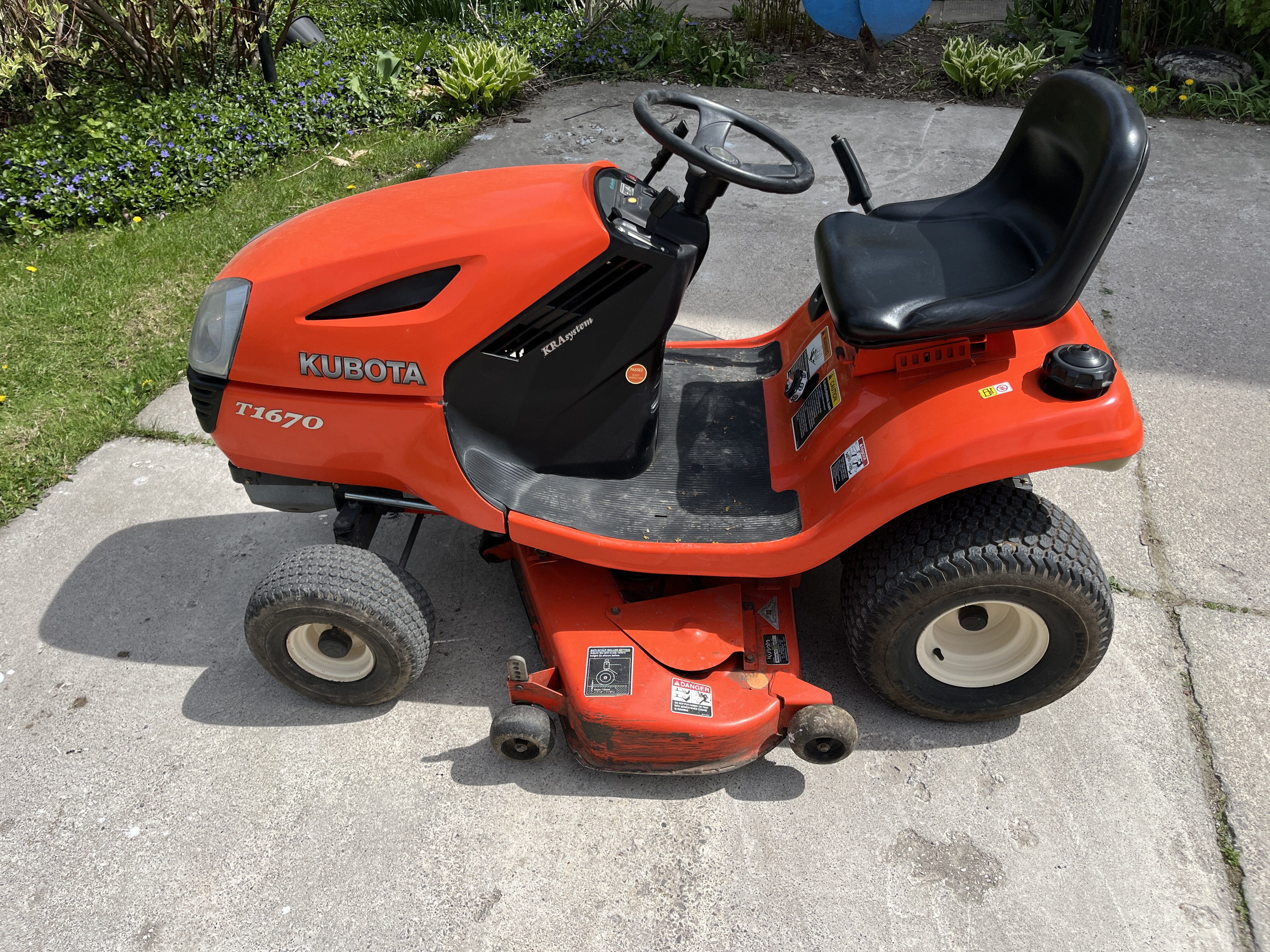 2006 Kubota T1670A Lawn Tractor