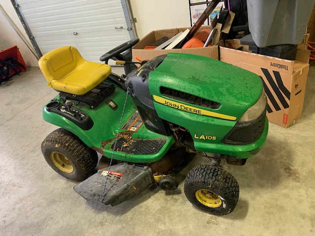 John Deere LA105 Lawn Tractor