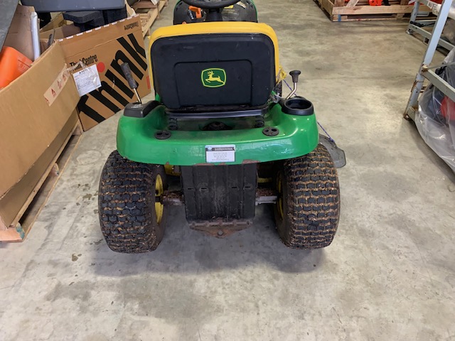 John Deere LA105 Lawn Tractor