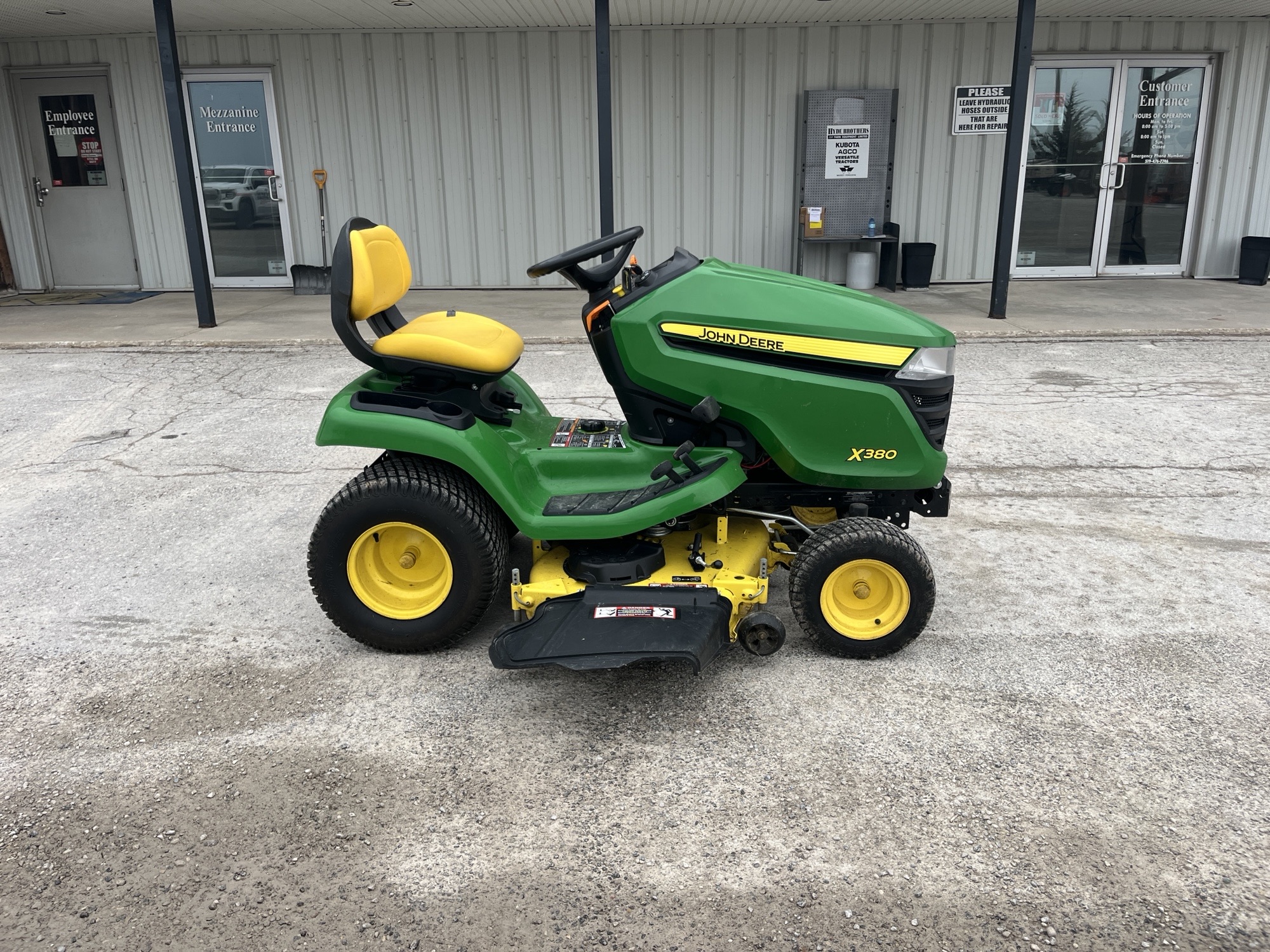 2018 John Deere X380 Lawn Tractor