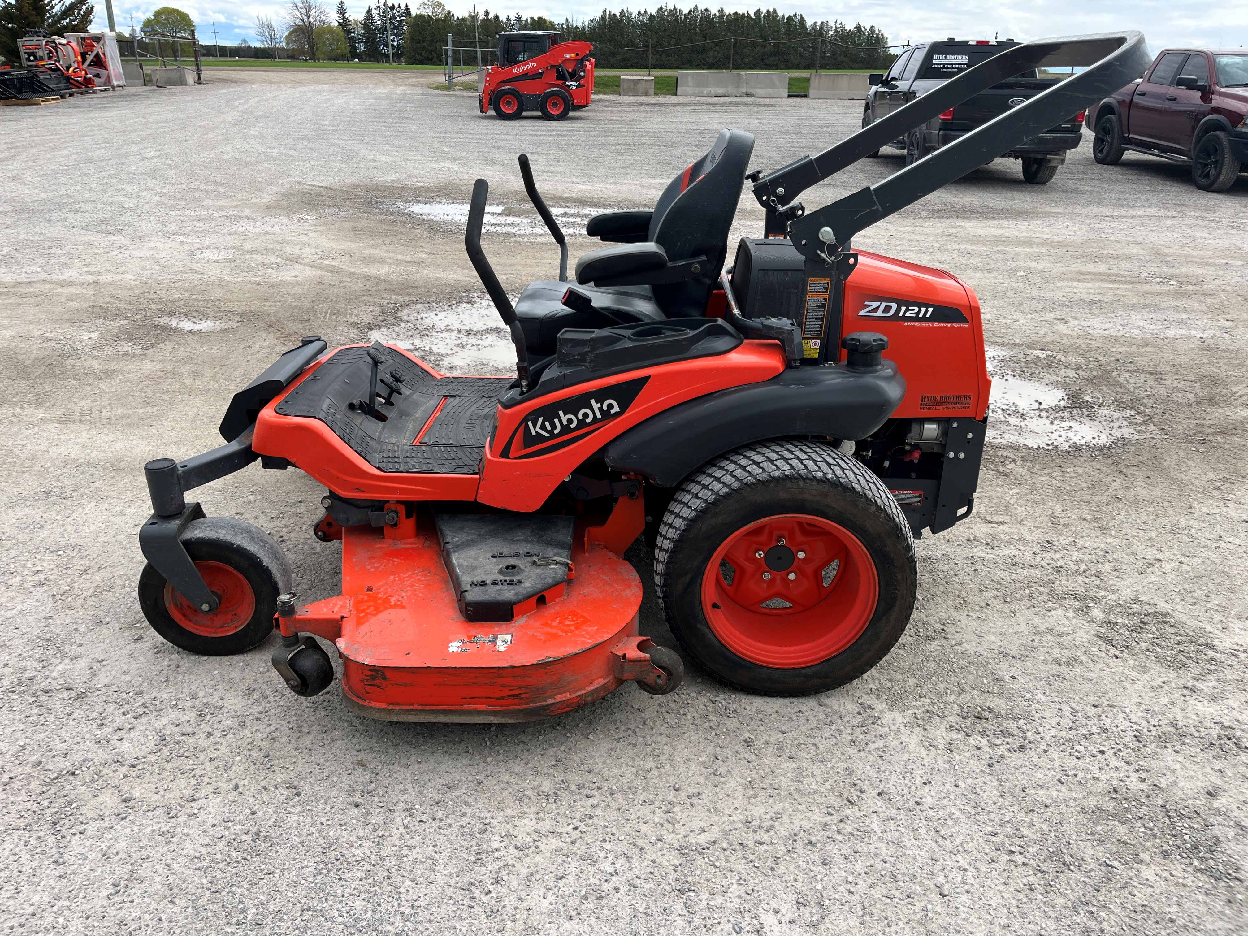 2021 Kubota ZD1211L-72 Mower/Zero Turn