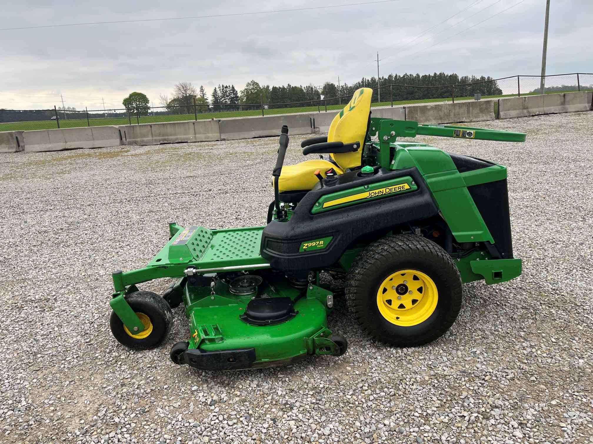 2023 John Deere Z997R Mower/Zero Turn