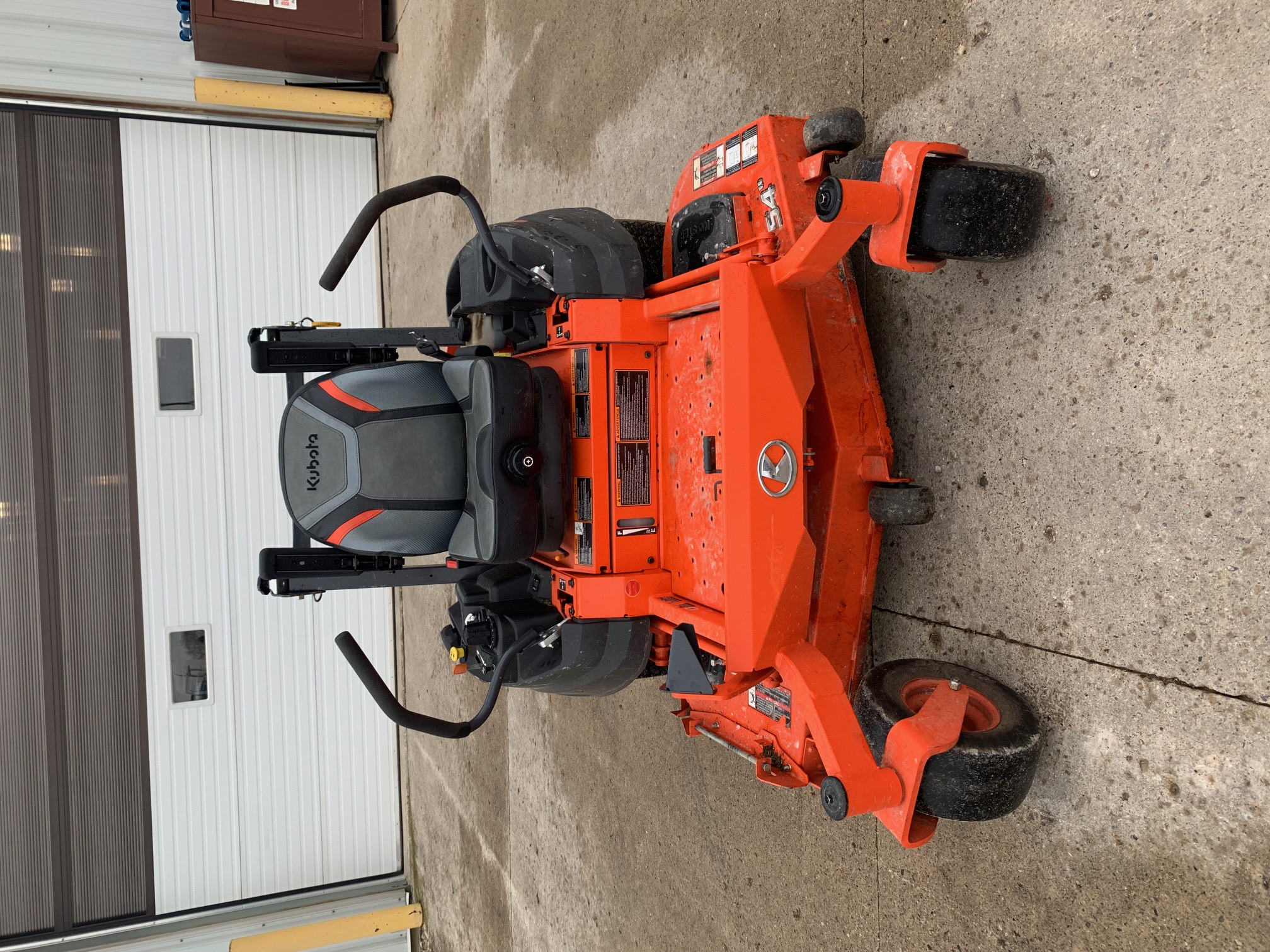 2024 Kubota Z422KWT Mower/Zero Turn