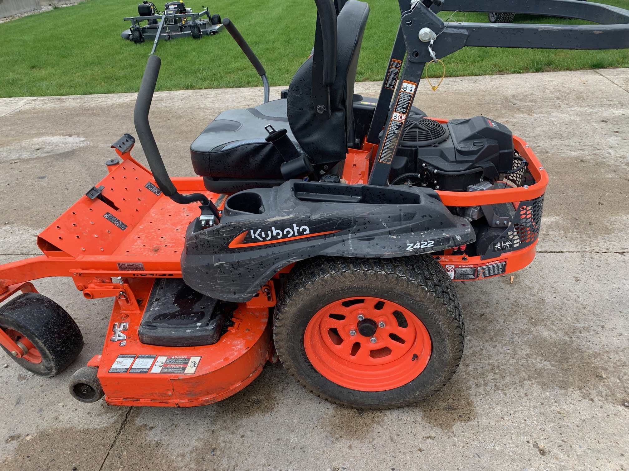 2024 Kubota Z422KWT Mower/Zero Turn