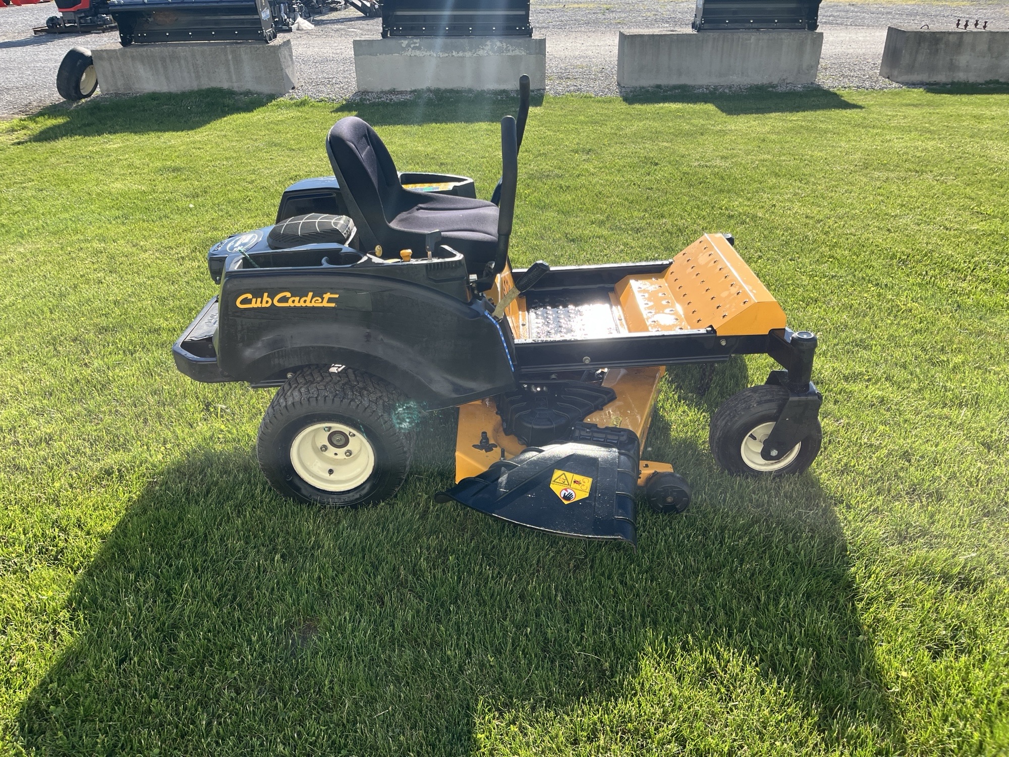 2015 Cub Cadet RZT L Mower/Zero Turn