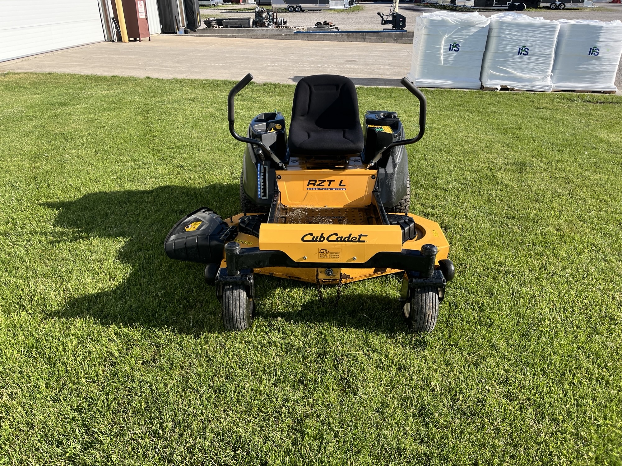 2015 Cub Cadet RZT L Mower/Zero Turn