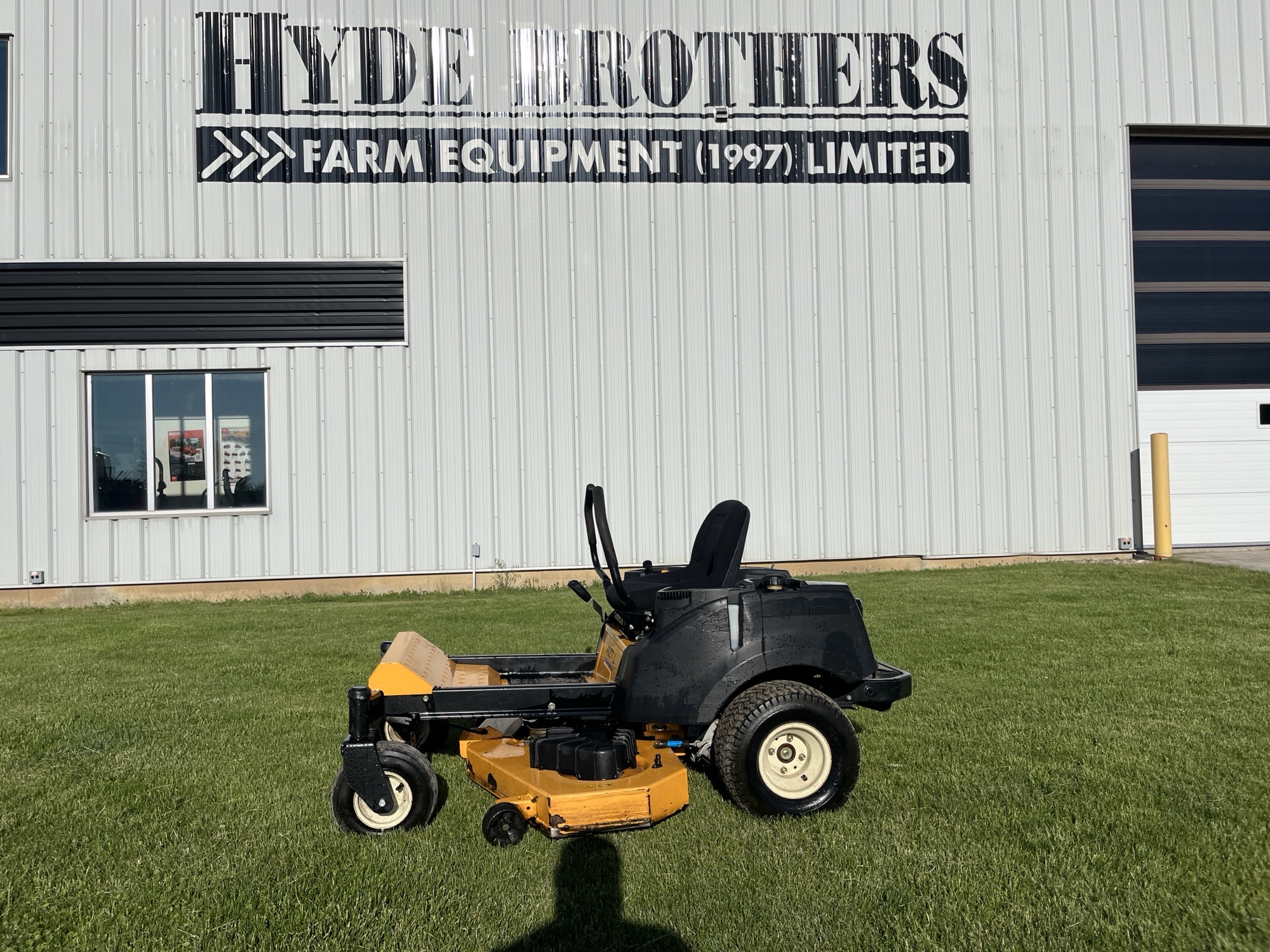 2015 Cub Cadet RZT L Mower/Zero Turn