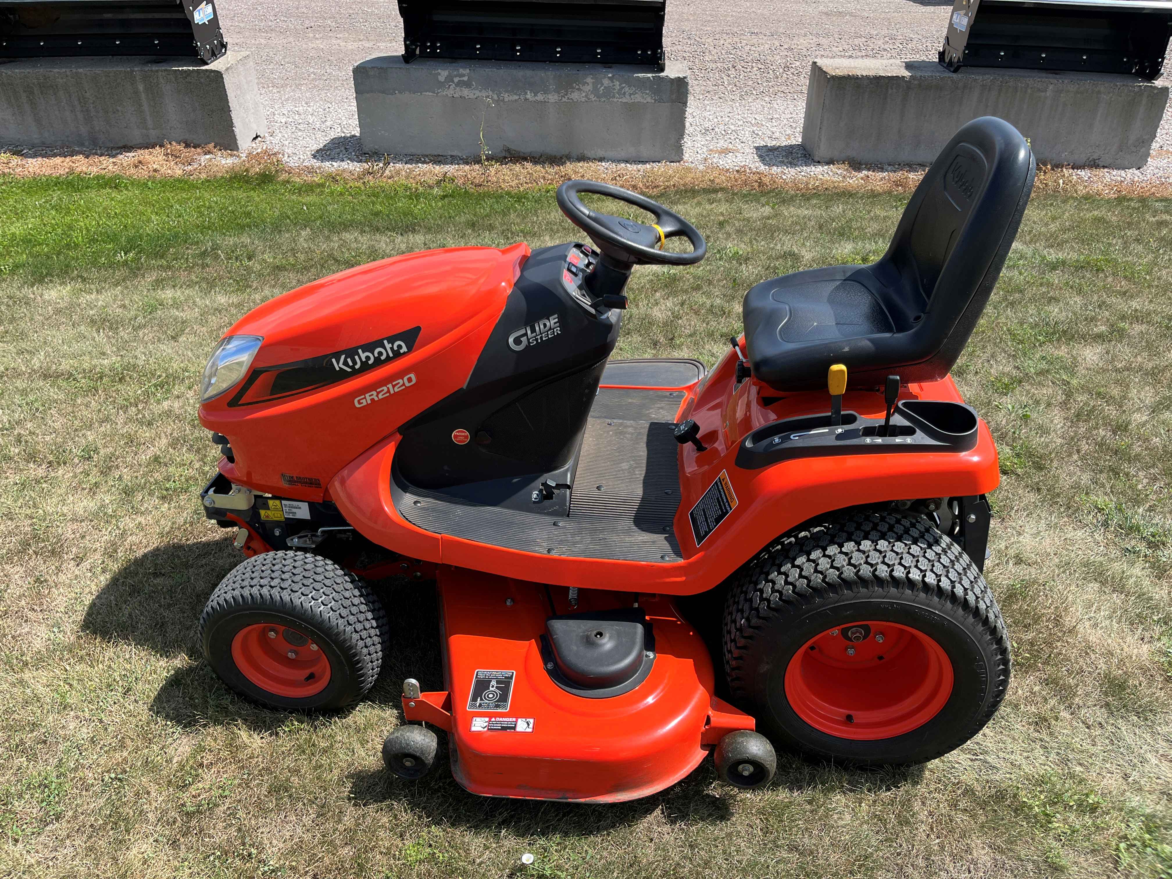 2021 Kubota GR2120 Garden Tractor