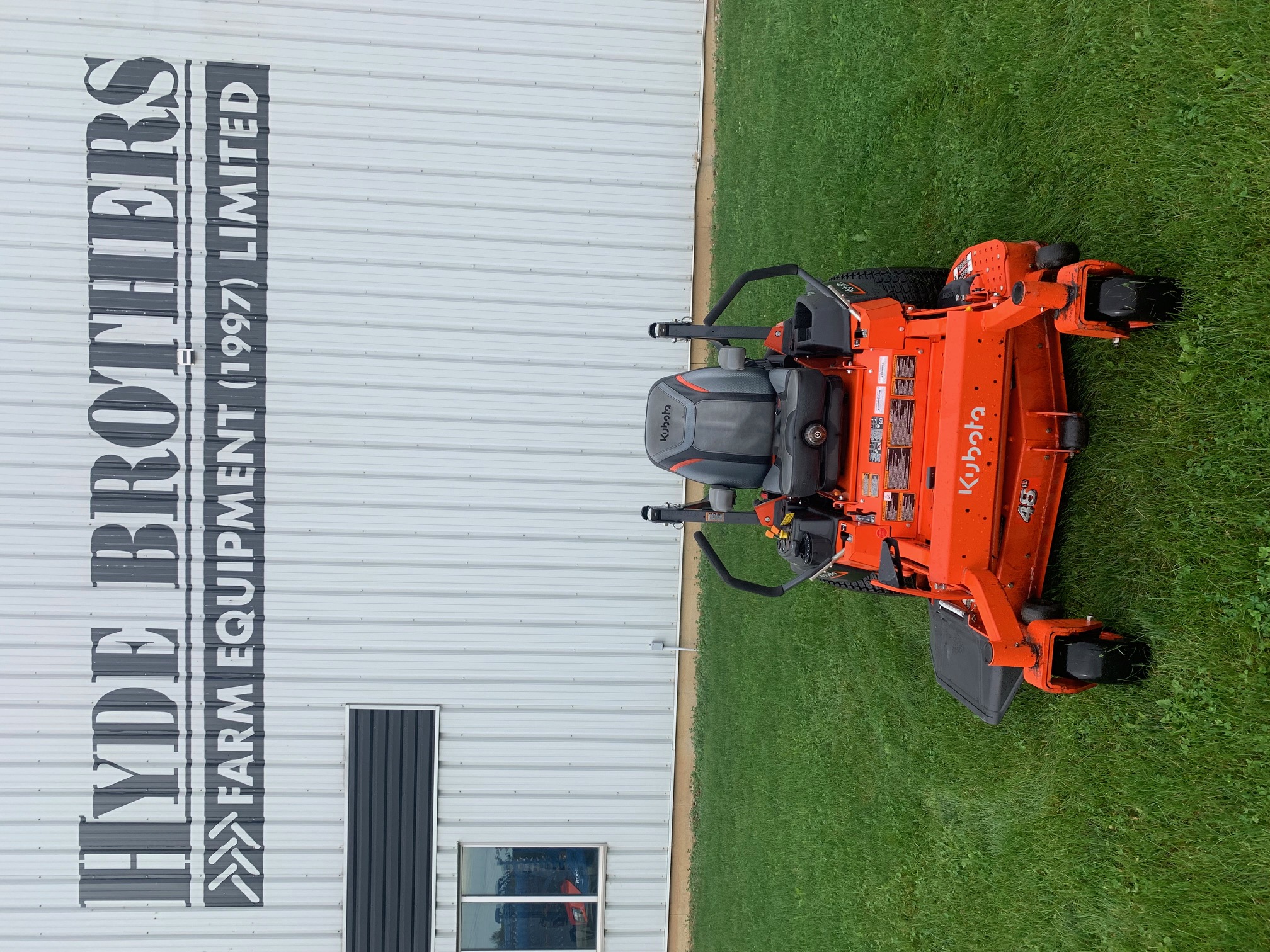 2022 Kubota Z724X Mower/Zero Turn