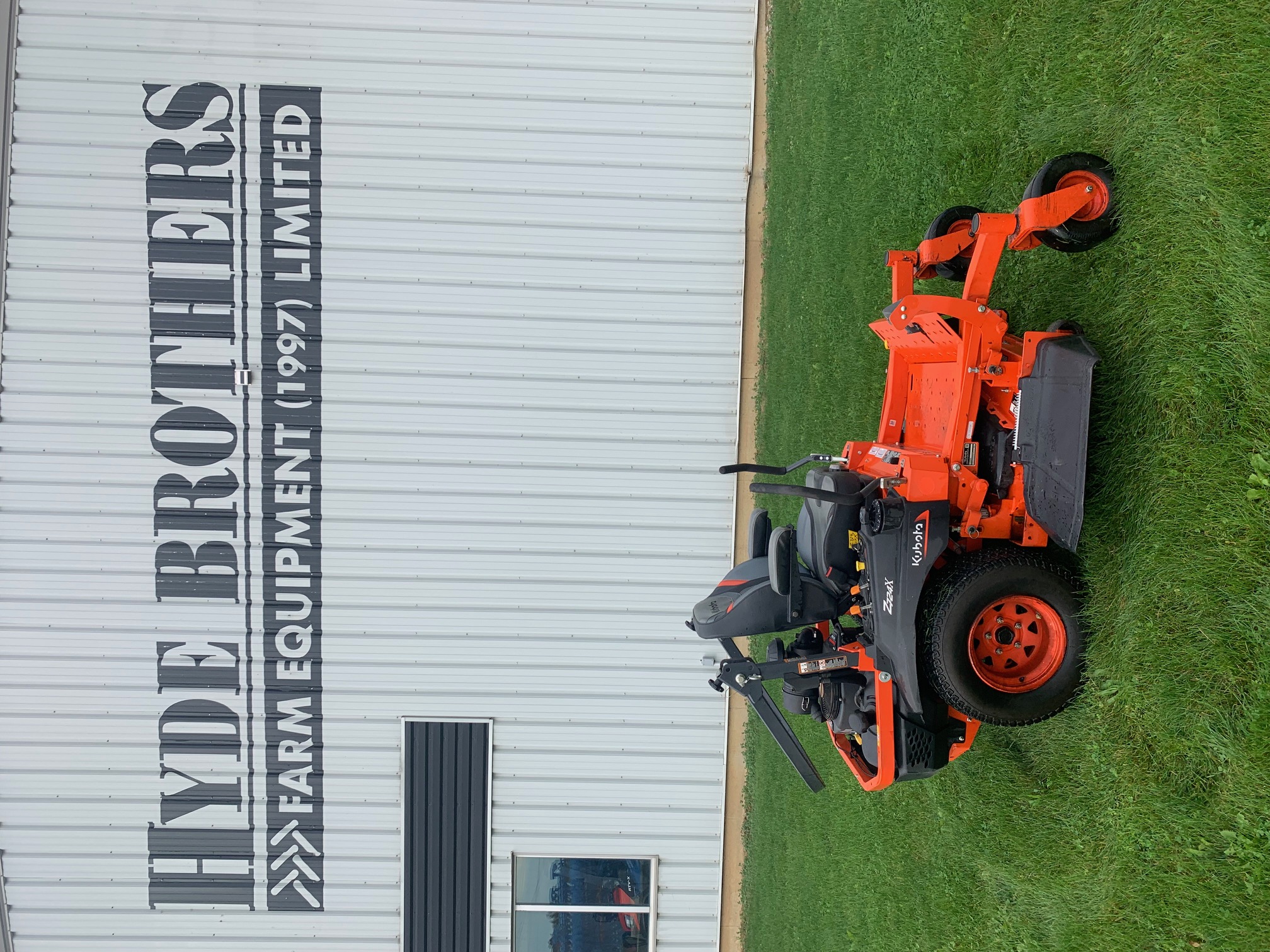 2022 Kubota Z724X Mower/Zero Turn