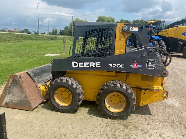 2015 John Deere 320E Skid Steer Loader