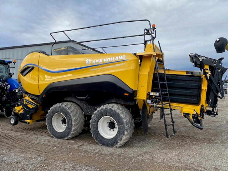 2024 New Holland BB340R HD Baler/Big Square