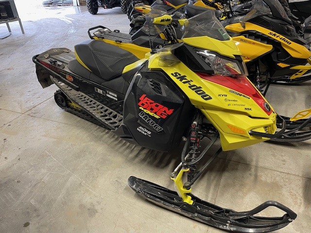 2015 Ski-Doo MXZ 800 Snowmobile