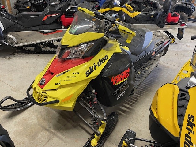 2015 Ski-Doo MXZ 800 Snowmobile