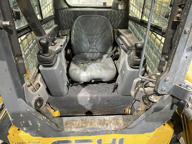 2014 Gehl R220 Skid Steer Loader