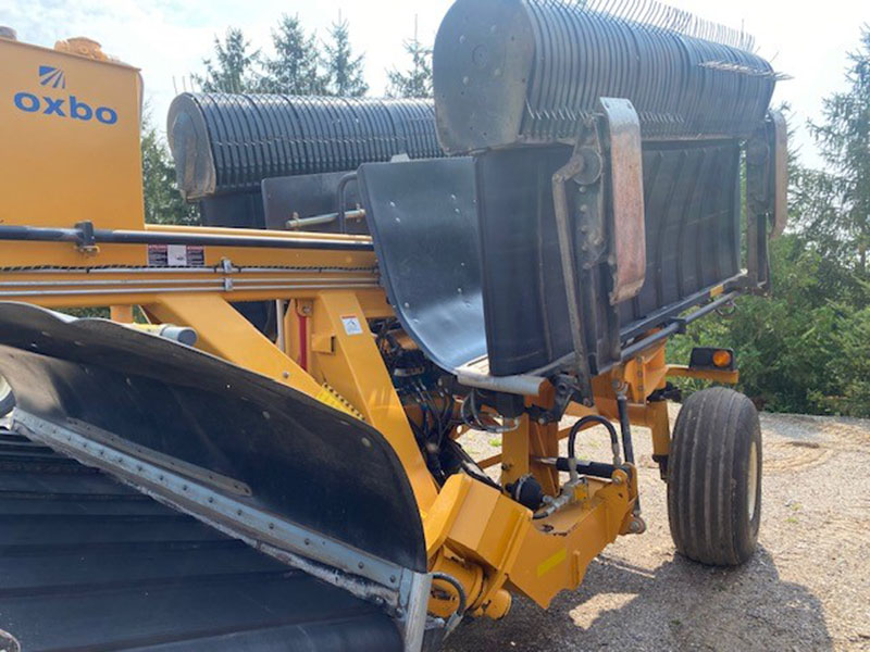 2013 Oxbo 330 Windrow Merger