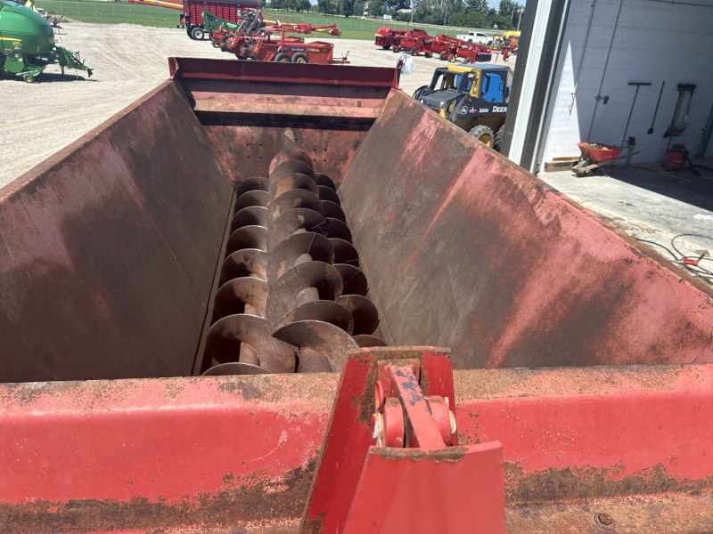 2012 Meyer 8865 Manure Spreader