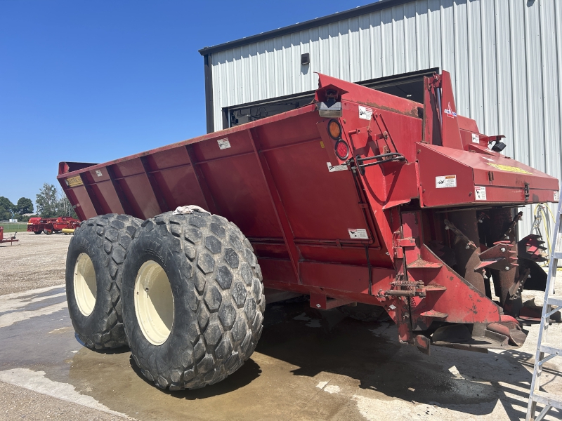 2012 Meyer 8865 Manure Spreader