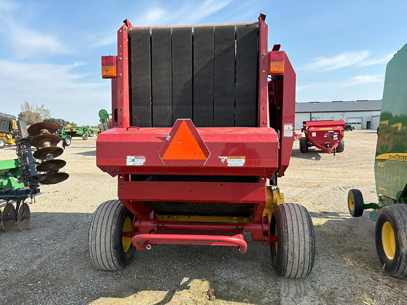 2010 New Holland BR7060 Baler/Round